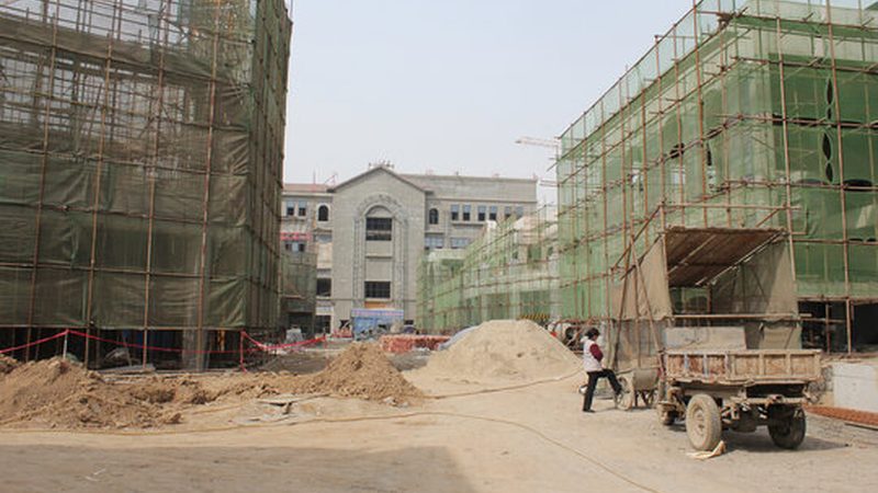 建筑工程施工电梯型号参数解析：关键指标与选型逻辑**